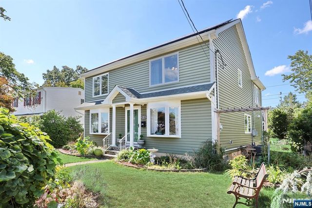 9-10 Mansfield Drive, Fair Lawn, NJ 07410