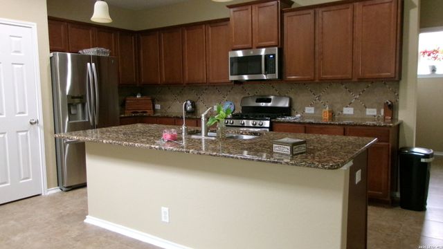 8827 Emerald Sky Dr, San Antonio, TX 78254