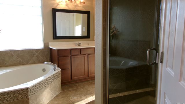 8827 Emerald Sky Dr, San Antonio, TX 78254
