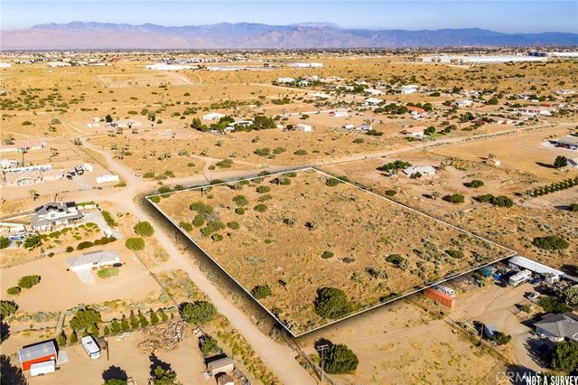 1 Hollister Road, Oak Hills, CA 92344