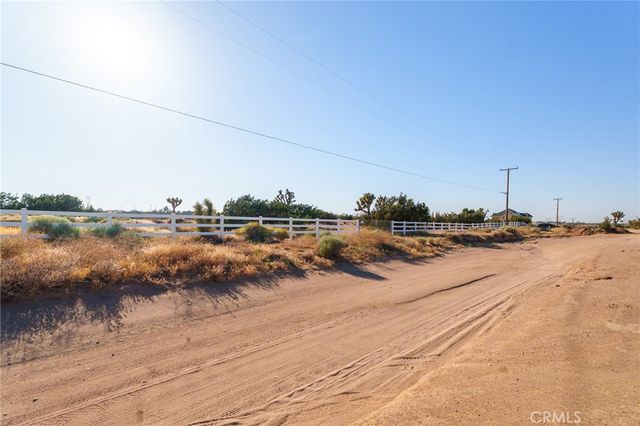 1 Hollister Road, Oak Hills, CA 92344