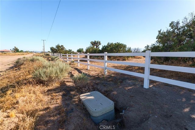 1 Hollister Road, Oak Hills, CA 92344