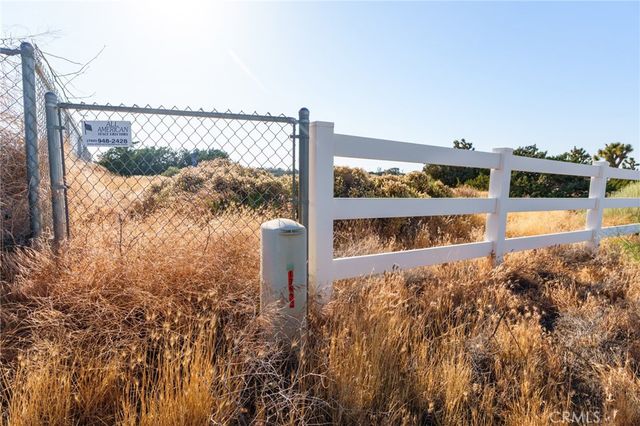 1 Hollister Road, Oak Hills, CA 92344