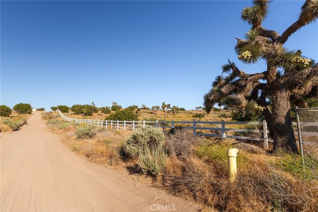 1 Hollister Road, Oak Hills, CA 92344