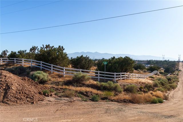 1 Hollister Road, Oak Hills, CA 92344
