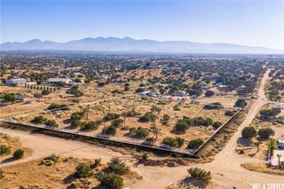 1 Hollister Road, Oak Hills, CA 92344