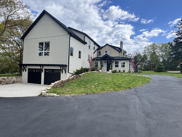N48W16262 Lisbon ROAD, Menomonee Falls, WI 53051