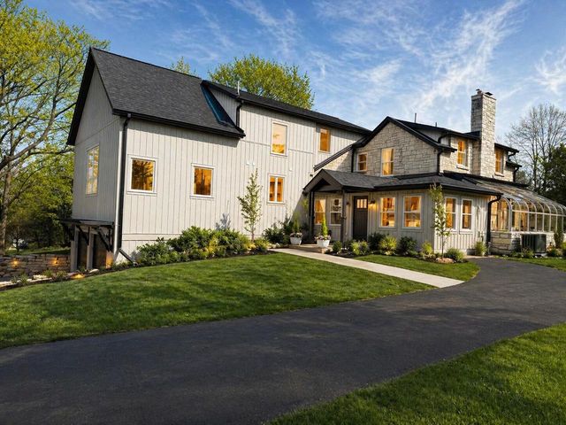 N48W16262 Lisbon ROAD, Menomonee Falls, WI 53051