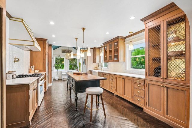 N48W16262 Lisbon ROAD, Menomonee Falls, WI 53051