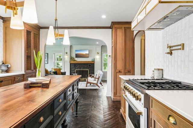 N48W16262 Lisbon ROAD, Menomonee Falls, WI 53051