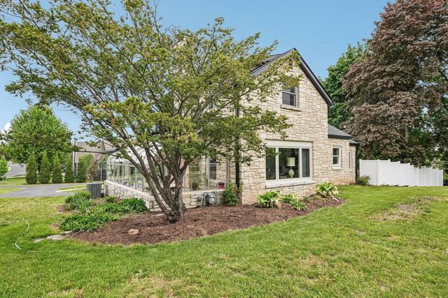 N48W16262 Lisbon ROAD, Menomonee Falls, WI 53051