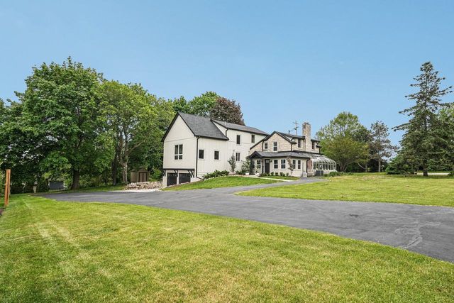 N48W16262 Lisbon ROAD, Menomonee Falls, WI 53051