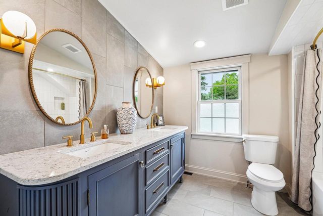 N48W16262 Lisbon ROAD, Menomonee Falls, WI 53051