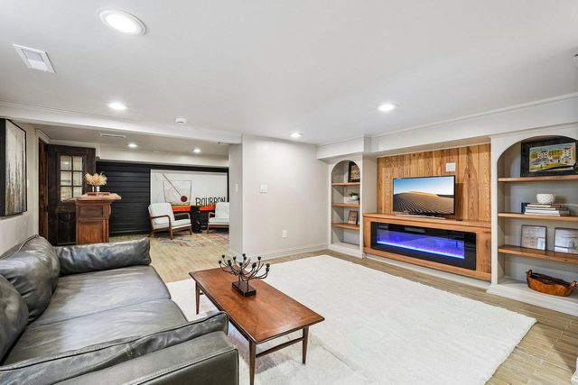 N48W16262 Lisbon ROAD, Menomonee Falls, WI 53051