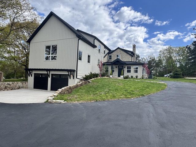 N48W16262 Lisbon ROAD, Menomonee Falls, WI 53051