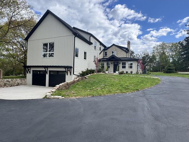 N48W16262 Lisbon ROAD, Menomonee Falls, WI 53051