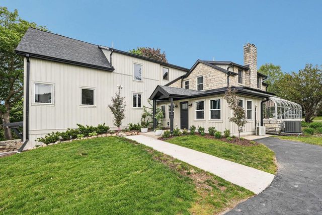 N48W16262 Lisbon ROAD, Menomonee Falls, WI 53051