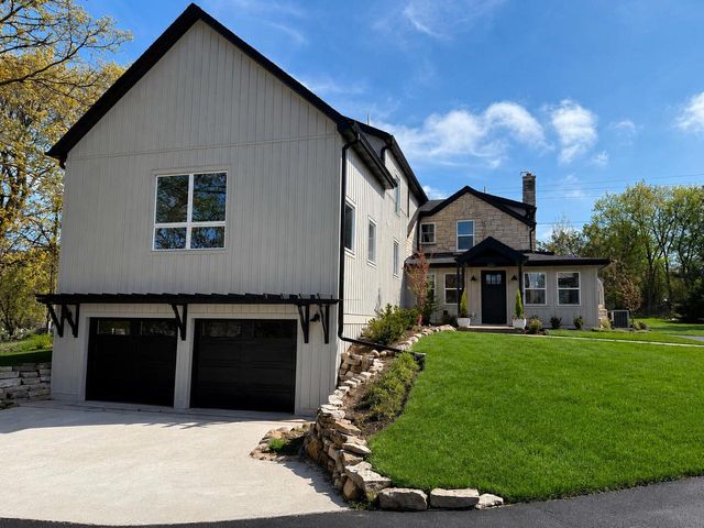 N48W16262 Lisbon ROAD, Menomonee Falls, WI 53051