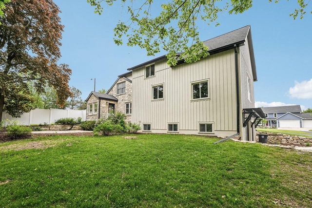 N48W16262 Lisbon ROAD, Menomonee Falls, WI 53051