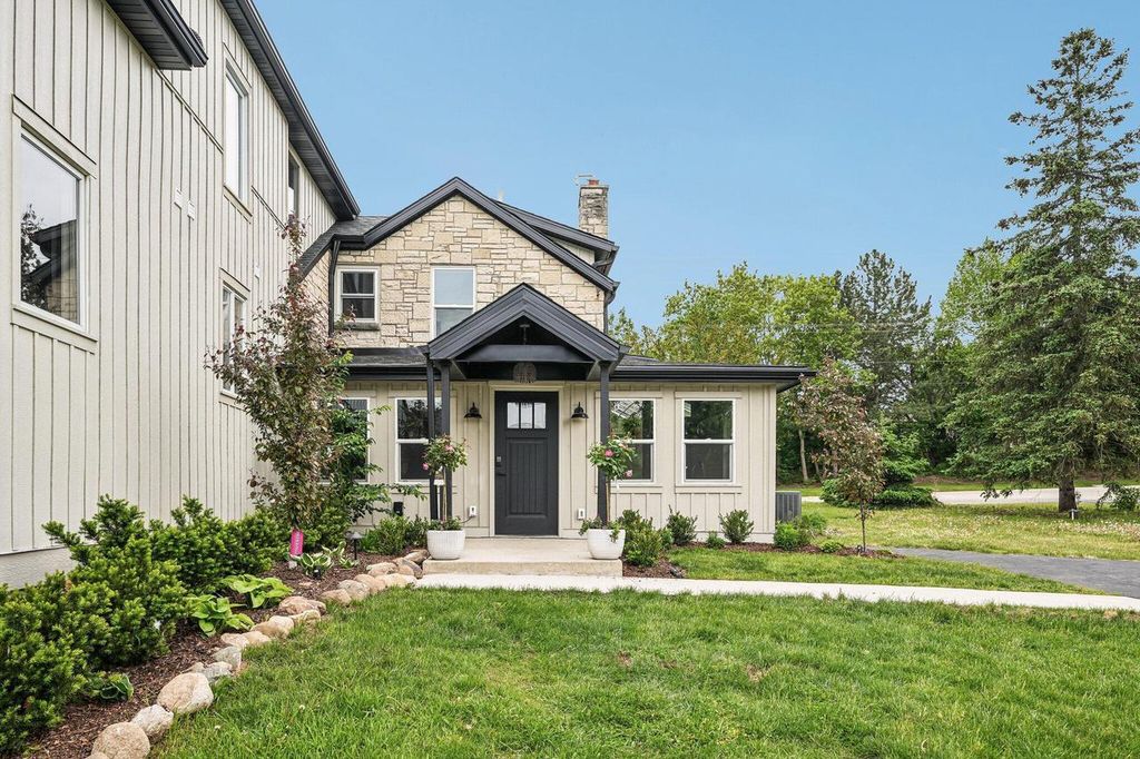 N48W16262 Lisbon ROAD, Menomonee Falls, WI 53051