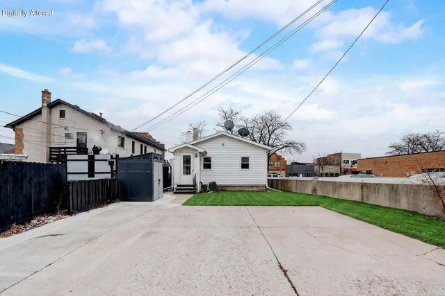 7106 W National AVENUE, West Allis, WI 53214