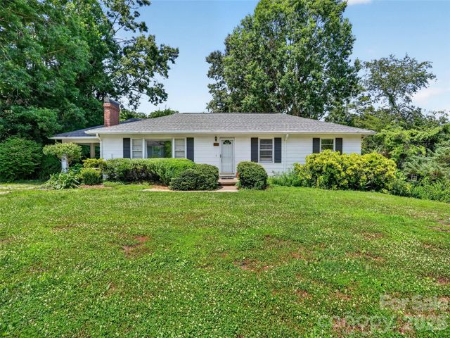 3112 Wesley Way, Hendersonville, NC 28792