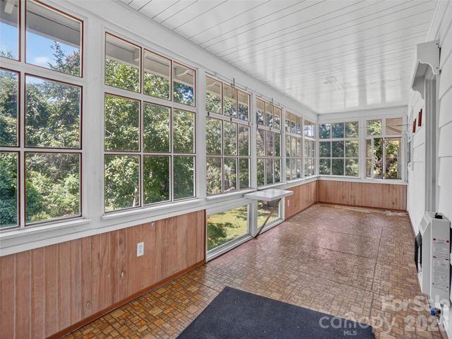 3112 Wesley Way, Hendersonville, NC 28792
