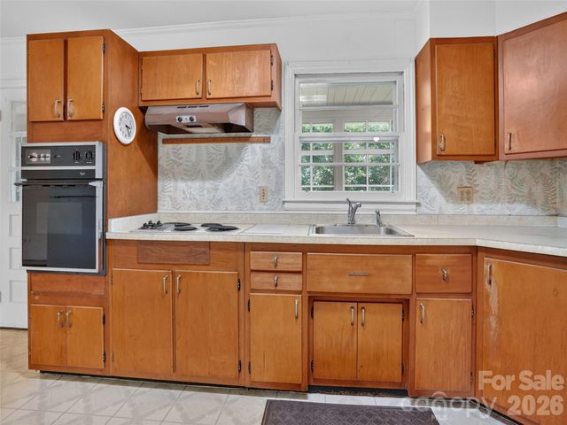 3112 Wesley Way, Hendersonville, NC 28792