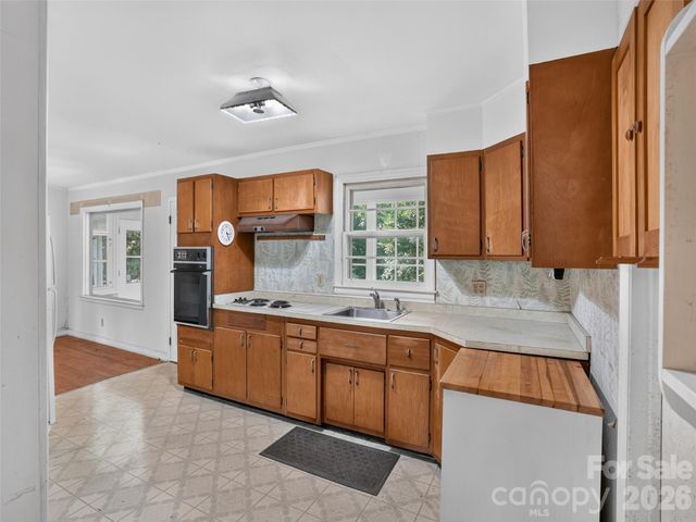 3112 Wesley Way, Hendersonville, NC 28792