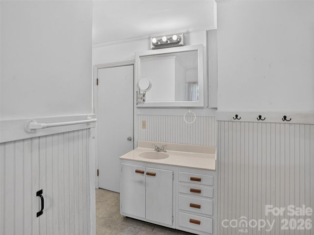3112 Wesley Way, Hendersonville, NC 28792