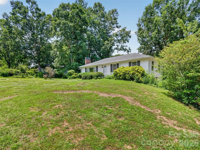 3112 Wesley Way, Hendersonville, NC 28792