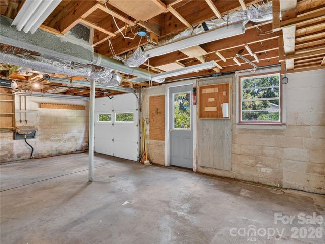 3112 Wesley Way, Hendersonville, NC 28792