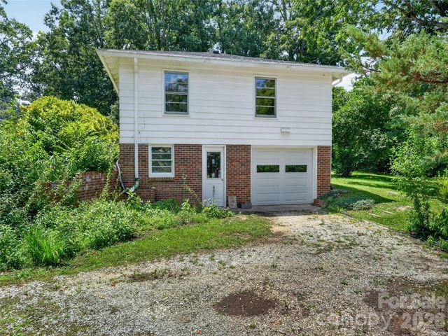3112 Wesley Way, Hendersonville, NC 28792