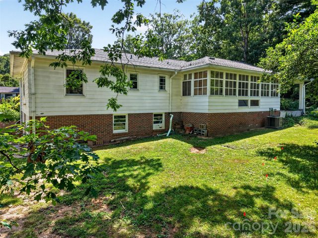 3112 Wesley Way, Hendersonville, NC 28792
