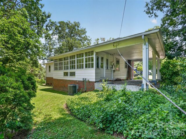 3112 Wesley Way, Hendersonville, NC 28792