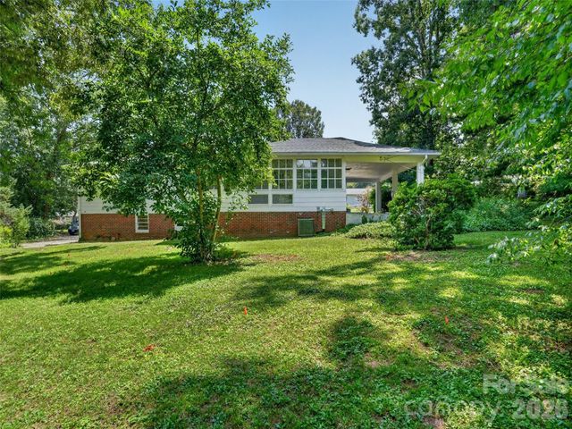 3112 Wesley Way, Hendersonville, NC 28792