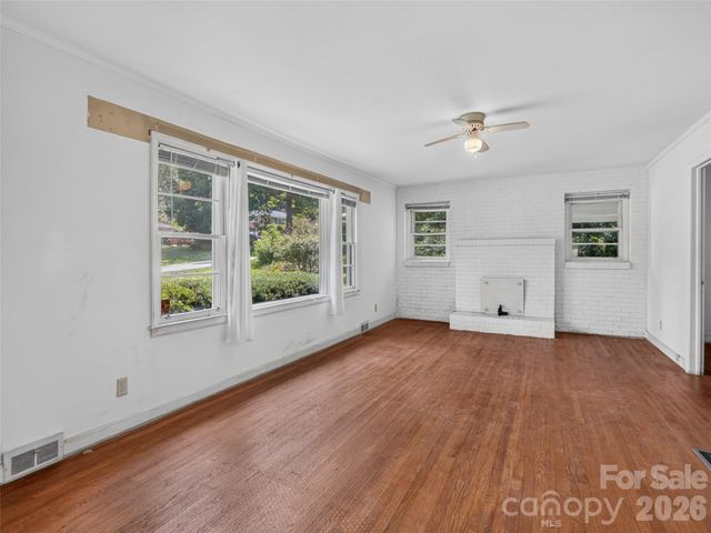 3112 Wesley Way, Hendersonville, NC 28792