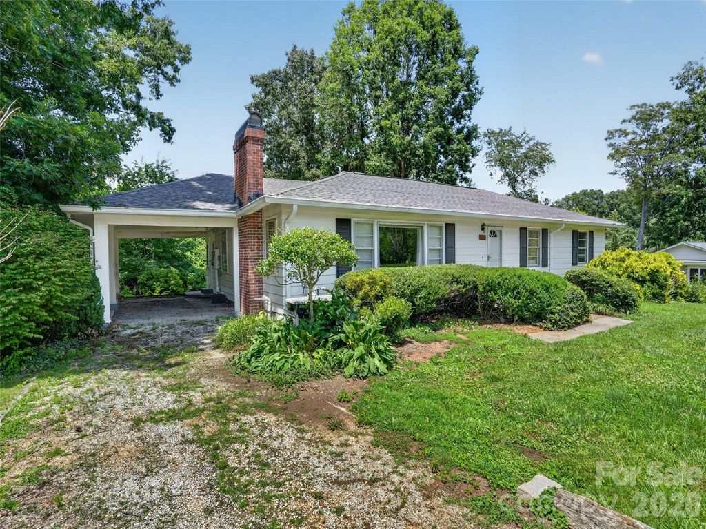 3112 Wesley Way, Hendersonville, NC 28792