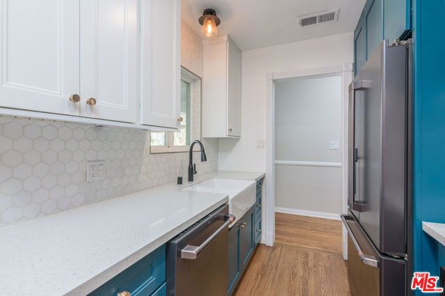 16604 Gilmore Street, Los Angeles, CA 91406