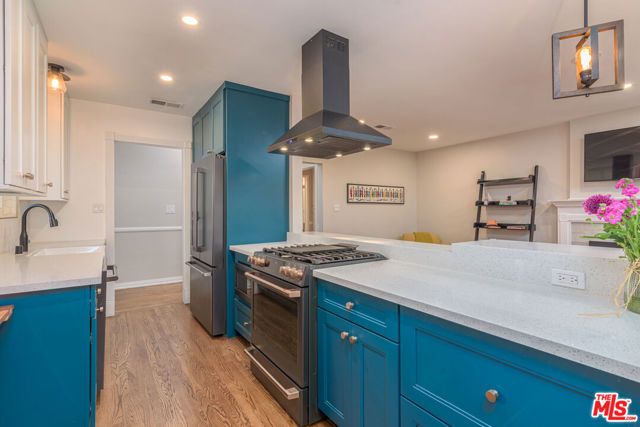 16604 Gilmore Street, Los Angeles, CA 91406