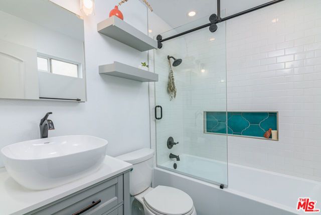 16604 Gilmore Street, Los Angeles, CA 91406