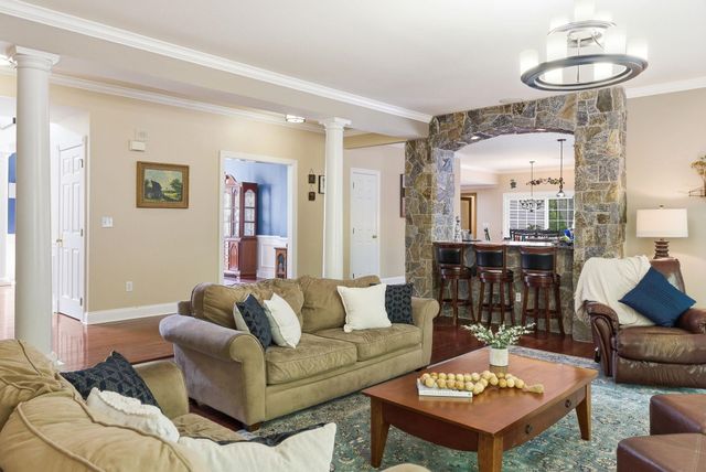 25 Ellison Drive, Bedford, NH 03110
