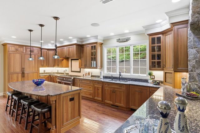25 Ellison Drive, Bedford, NH 03110
