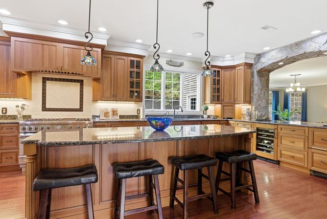25 Ellison Drive, Bedford, NH 03110