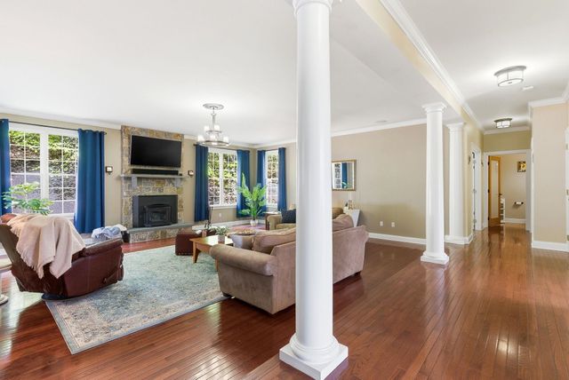 25 Ellison Drive, Bedford, NH 03110