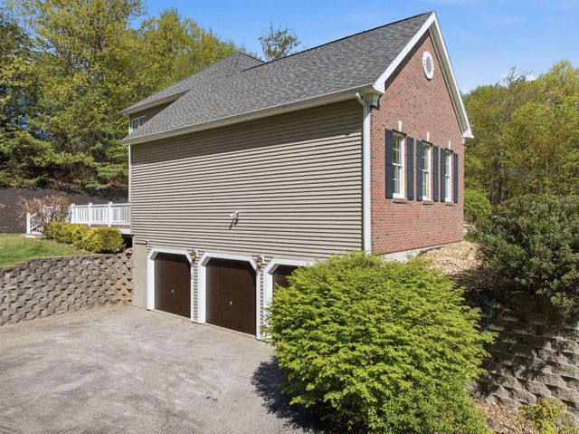 25 Ellison Drive, Bedford, NH 03110