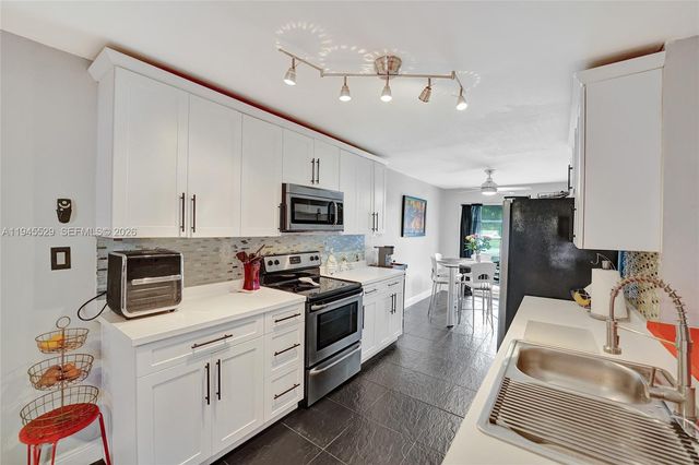 3301 Raleigh Street 4E, Hollywood, FL 33021