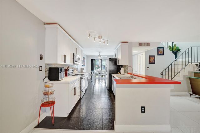 3301 Raleigh Street 4E, Hollywood, FL 33021