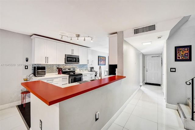 3301 Raleigh Street 4E, Hollywood, FL 33021