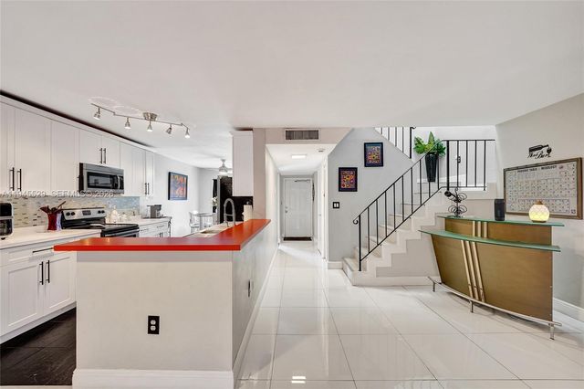 3301 Raleigh Street 4E, Hollywood, FL 33021
